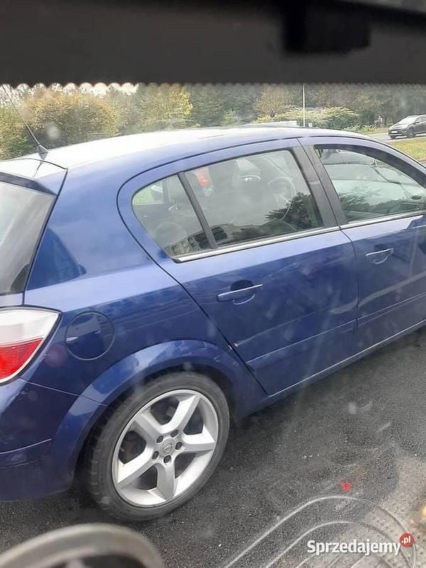 Granatowy Używany 2005 Opel Astra Hatchback | 4300 zł (Super Cena) - Obraz 1/4