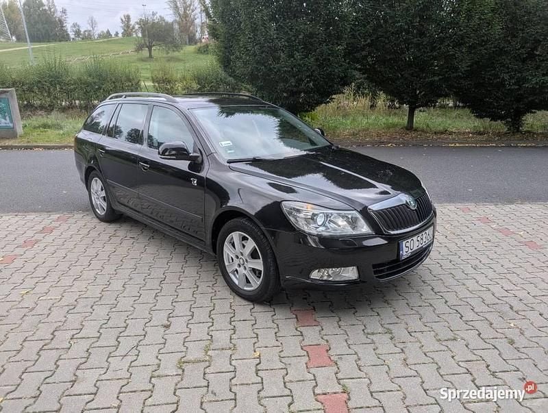Czarny Używany 2013 Skoda Octavia Kombi | 21 000 zł (Dobra cena) - Obraz 1/4