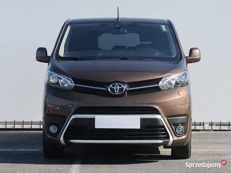 Szary Używany 2018 Toyota Proace Verso Kombi | 99 999 zł (Uczciwa cena) - Obraz 1/4