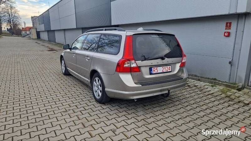 Beżowy Używany 2008 Volvo V70 Momentum Kombi | 23 900 zł - Obraz 1/4