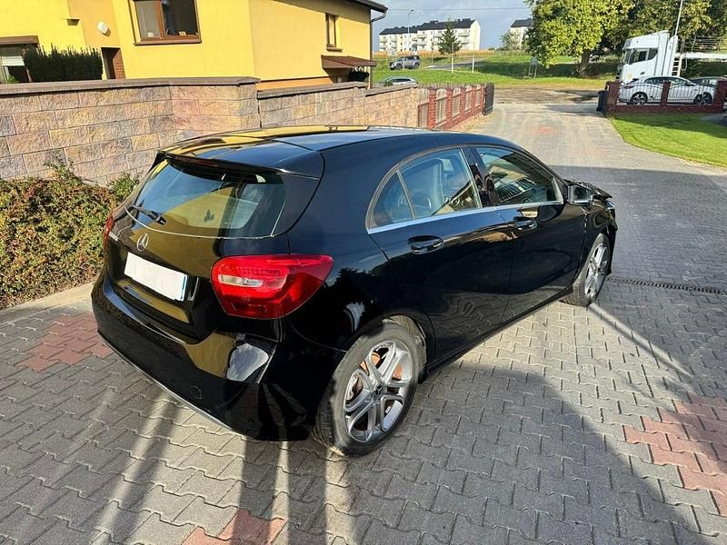Używany Mercedes A180 110 KM (80 kW) 2017 Czarny (metalik) Hatchback