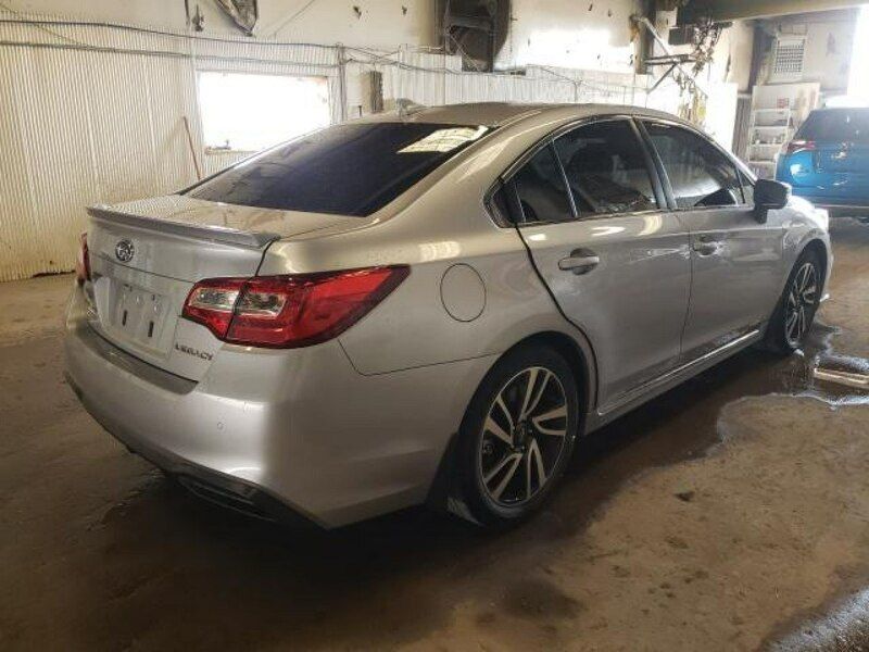 Używany Subaru Legacy 175 KM (128 kW) 2019 Srebrny Sedan/Limuzyna