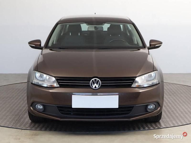 Brązowy Używany 2012 VW Jetta Sedan/Limuzyna | 24 999 zł (Uczciwa cena) - Obraz 1/4
