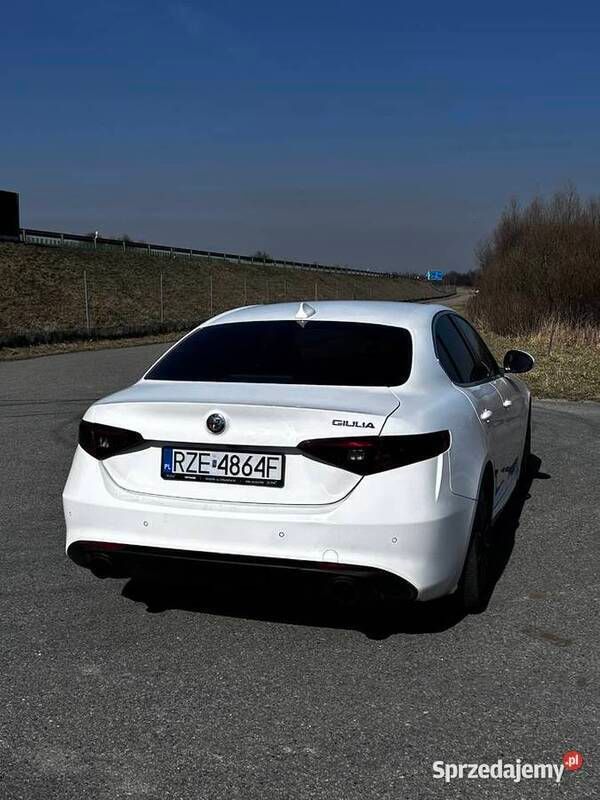 Biały Używany 2017 Alfa Romeo Giulia Sedan/Limuzyna | 76 000 zł - Obraz 1/4