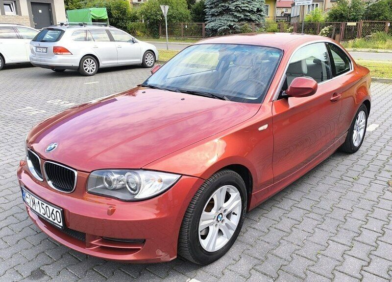 Pomarańczowy (metalik, perła) Używany 2010 BMW 120 Coupé Coupe | 38 900 zł - Obraz 1/4