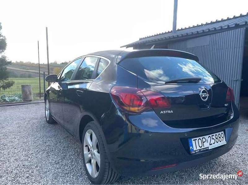 Używany Opel Astra 2010 Czarny Hatchback