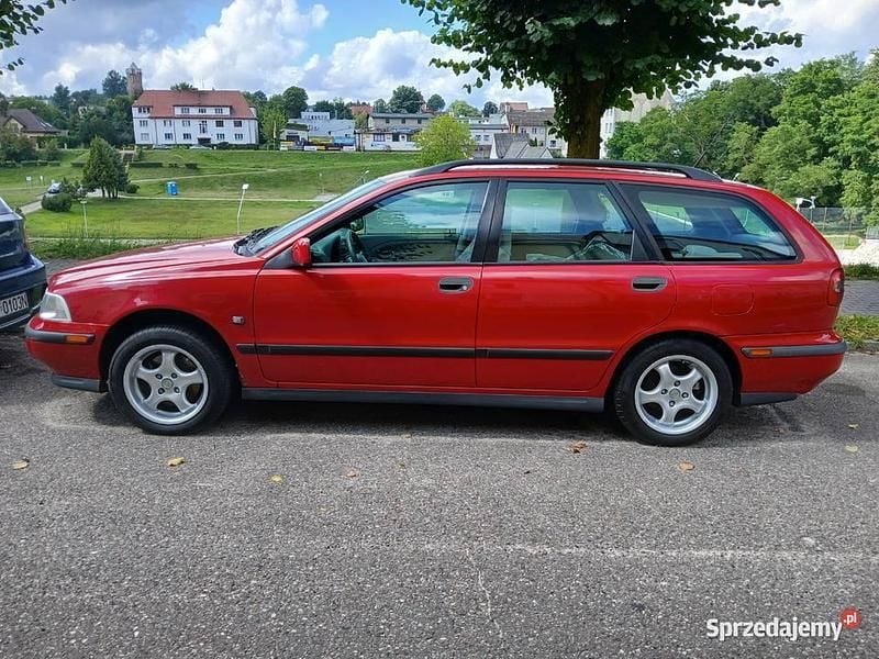 Czerwony Używany 1998 Volvo 140 Kombi | 9999 zł - Obraz 1/4