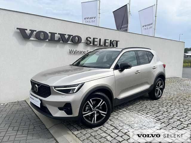 Szary Używany 2024 Volvo XC40 SUV | 158 900 zł (Uczciwa cena) - Obraz 1/3