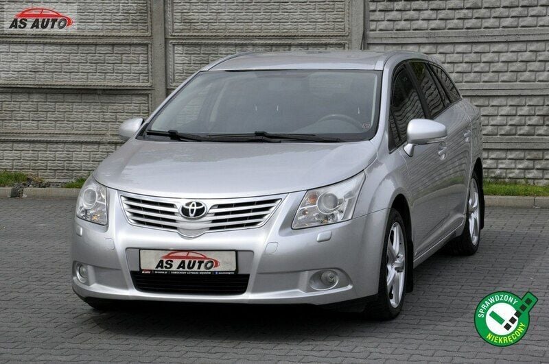 Srebrny Używany 2009 Toyota Avensis Kombi | 23 900 zł (Uczciwa cena) - Obraz 1/4