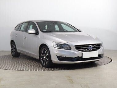 Srebrny Używany 2017 Volvo V60 Kombi | 49 999 zł (Super Cena) - Obraz 1/4