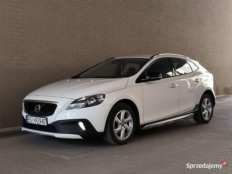 Biały Używany 2013 Volvo V40 Momentum Hatchback | 41 900 zł (Dość drogi) - Obraz 1/4