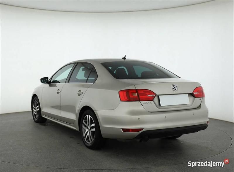 Używany VW Jetta 160 KM (117 kW) 2014 Beżowy Sedan/Limuzyna