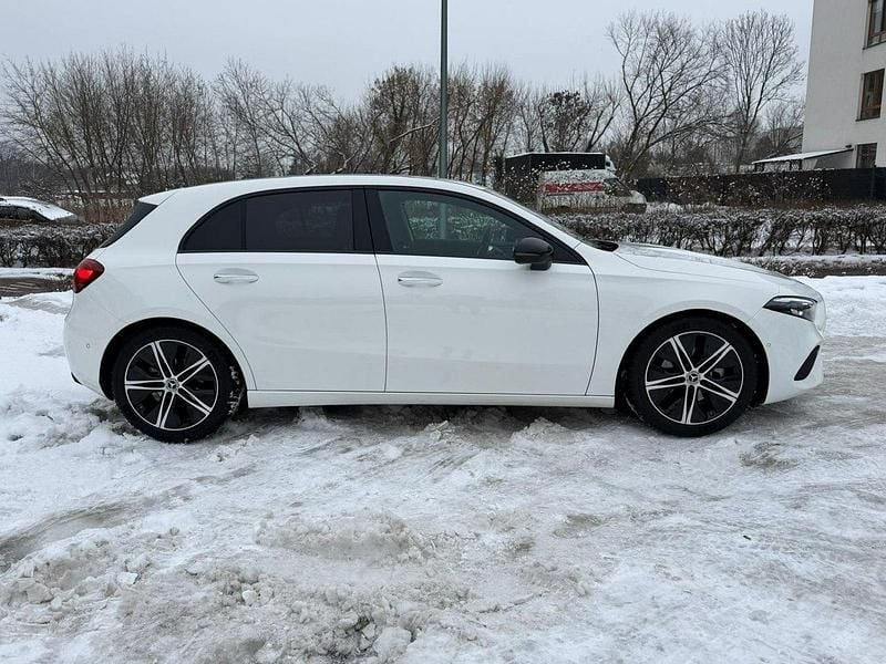 Używany Mercedes A180 136 KM (100 kW) 2024 Biały Hatchback