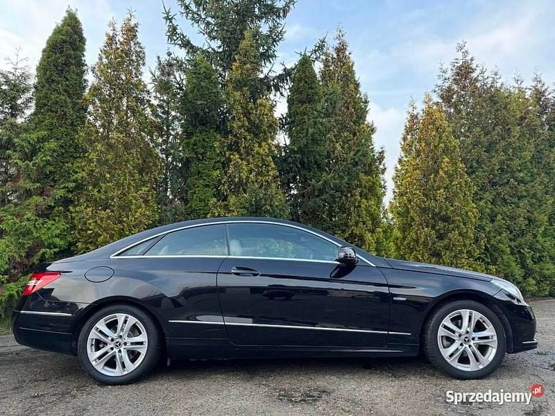 Używany Mercedes E250 2012 Czarny Coupe