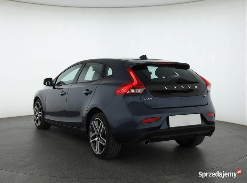 Używany Volvo V40 2018 Niebieski Kombi