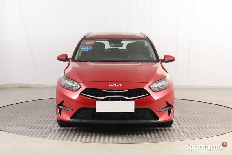 Czerwony Używany 2023 Kia Ceed Kombi | 75 999 zł (Uczciwa cena) - Obraz 1/4