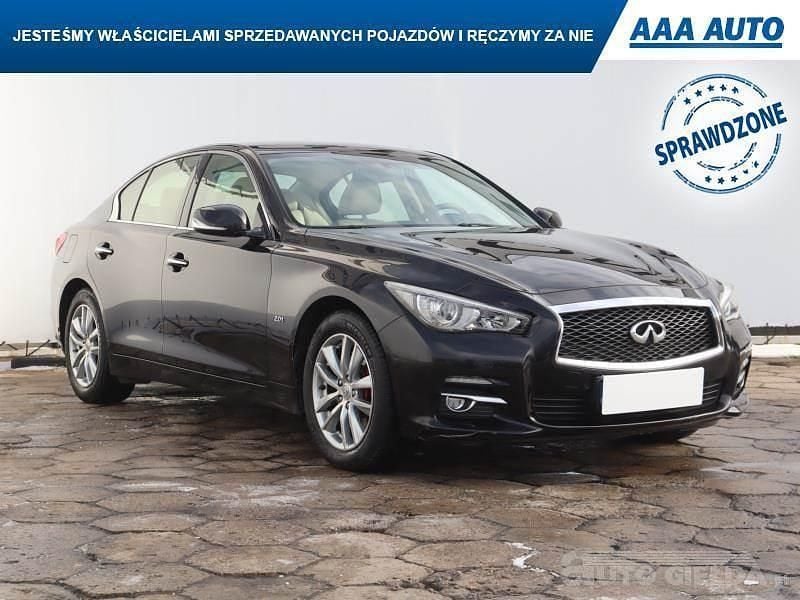 Używany Infiniti Q50 2015 Czarny Sedan/Limuzyna