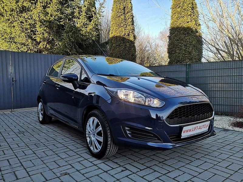 Używany Ford Fiesta 75 KM (55 kW) 2017 Niebieski ciemny (metalik) Hatchback