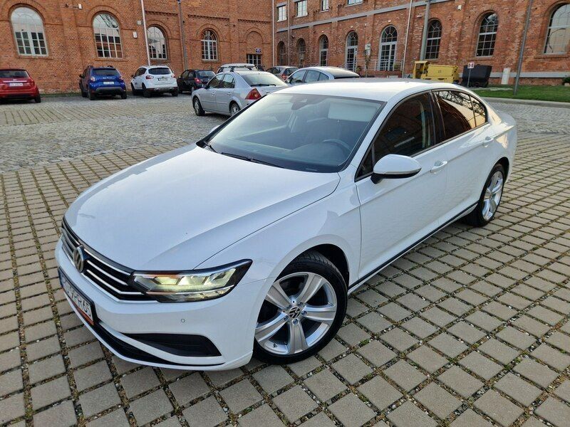 Używany VW Passat 150 KM (110 kW) 2020 Biały Sedan/Limuzyna