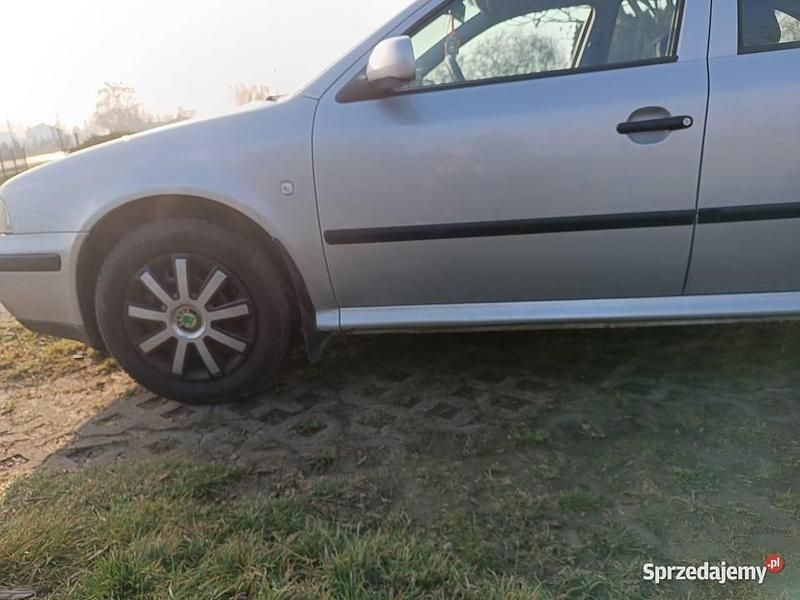 Srebrny Używany 1999 Skoda Octavia Sedan/Limuzyna | 3999 zł (Uczciwa cena) - Obraz 1/4