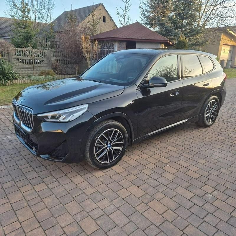 Czarny Używany 2024 BMW iX1 SUV | 159 900 zł - Obraz 1/4