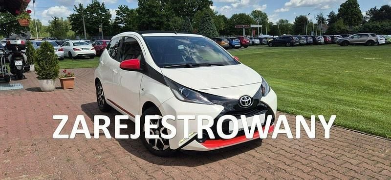Biały Używany 2015 Toyota Aygo Hatchback | 29 800 zł (Uczciwa cena) - Obraz 1/4