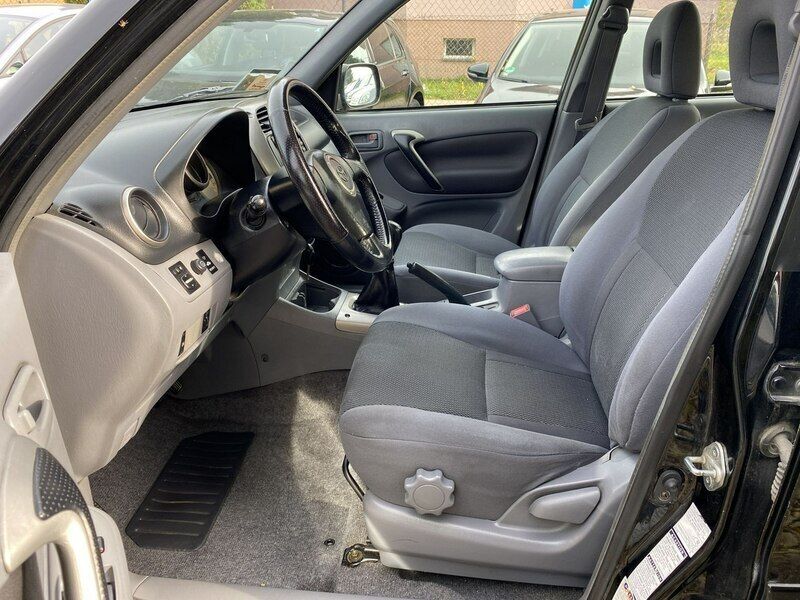 Używany Toyota RAV4 150 KM (110 kW) 2003 Czarny (metalik) SUV