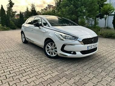Używany DS Automobiles DS5 149 KM (109 kW) 2016 Biały (metalik) Hatchback