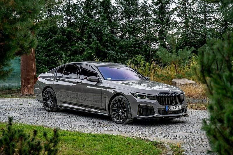 Szary (metalik) Używany 2019 BMW 750 M Sport Sedan/Limuzyna | 279 777 zł - Obraz 1/4