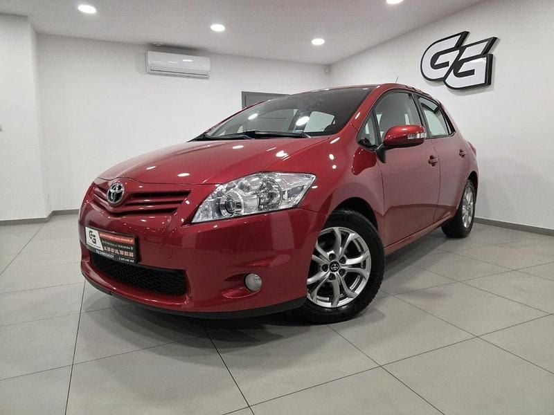 Bordowy (metalik, perła) Używany 2010 Toyota Auris Hatchback | 29 999 zł (Uczciwa cena) - Obraz 1/4