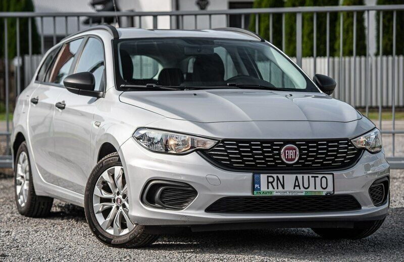 Srebrny Używany 2017 Fiat Tipo Sedan/Limuzyna | 38 900 zł (Uczciwa cena) - Obraz 1/4