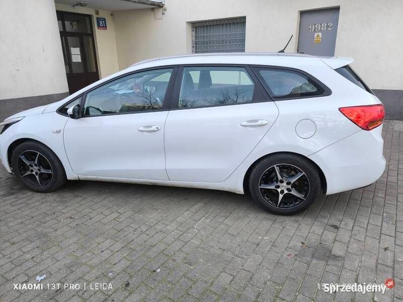 Używany Kia Ceed 90 KM (66 kW) 2013 Biały Hatchback