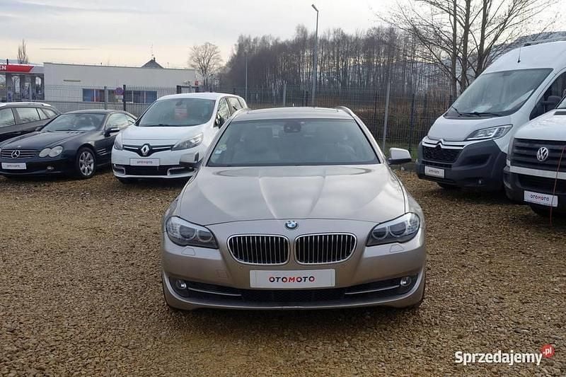 Beżowy Używany 2011 BMW 530 Kombi | 23 900 zł - Obraz 1/4