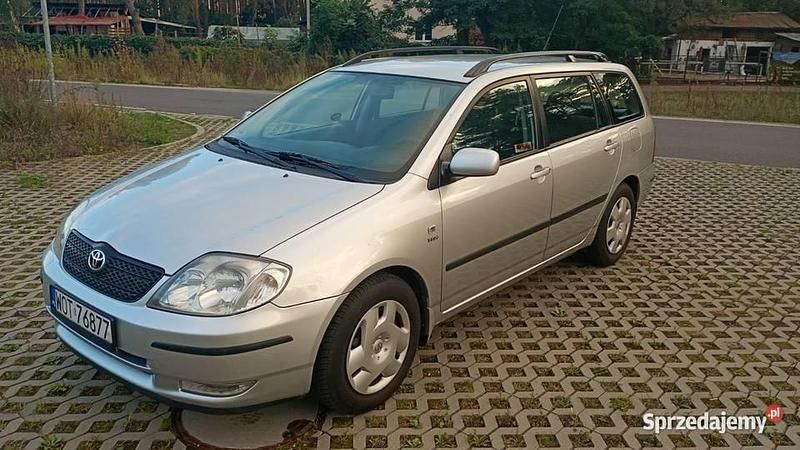 Srebrny Używany 2003 Toyota Corolla Kombi | 9900 zł (Dość drogi) - Obraz 1/4