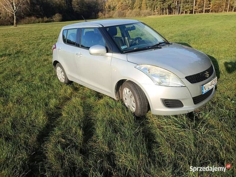 Srebrny Używany 2010 Suzuki Swift Hatchback | 9900 zł (Uczciwa cena) - Obraz 1/4