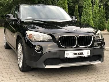 Czarny (metalik) Używany 2011 BMW X1 SUV | 28 500 zł (Uczciwa cena) - Obraz 1/4
