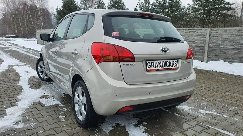 Używany Kia Venga 125 KM (91 kW) 2010 Beżowy Hatchback