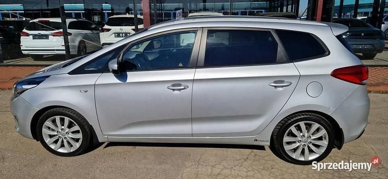 Srebrny Używany 2016 Kia Carens Minivan | 43 900 zł (Uczciwa cena) - Obraz 1/2