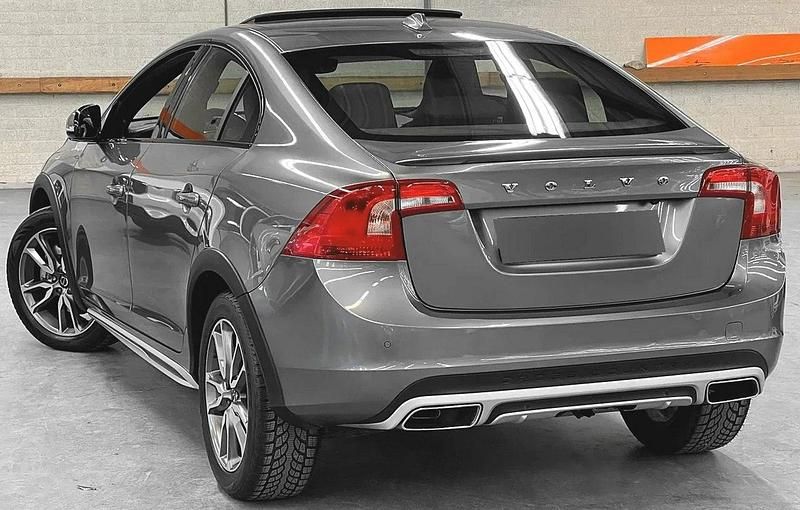 Używany Volvo S60 215 KM (158 kW) 2018 Szary Sedan/Limuzyna