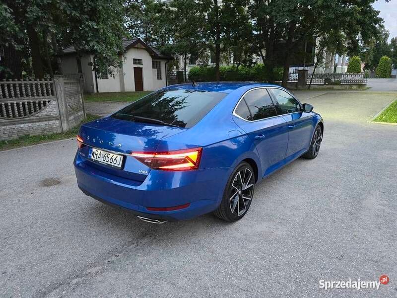Niebieski Używany 2022 Skoda Superb Hatchback | 149 000 zł - Obraz 1/4