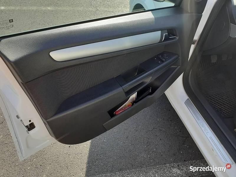 Używany Opel Astra Edition 2010 Biały Kombi