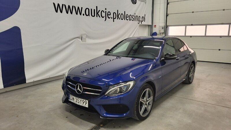 Niebieski (metalik) Używany 2017 Mercedes C350e Sedan/Limuzyna | 105 000 zł - Obraz 1/4