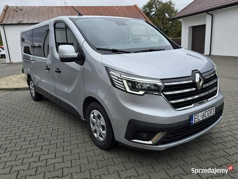 Srebrny Używany 2021 Renault Trafic Minivan | 93 900 zł (Drogi) - Obraz 1/4