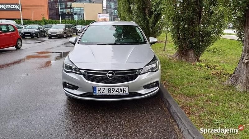 Srebrny Używany 2018 Opel Astra Kombi | 35 900 zł (Uczciwa cena) - Obraz 1/4