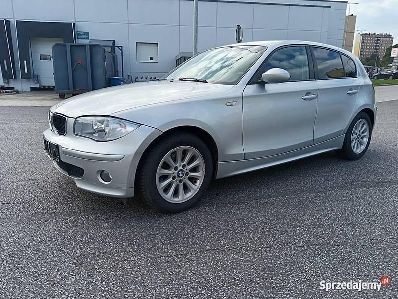 Srebrny Używany 2004 BMW 120 Hatchback | 19 900 zł (Drogi) - Obraz 1/4