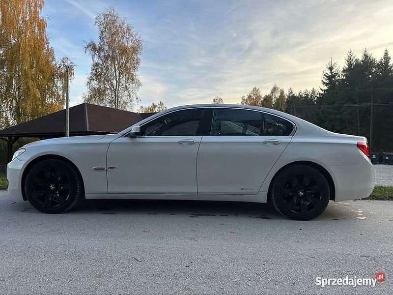 Używany BMW 740 306 KM (225 kW) 2012 Biały Sedan/Limuzyna