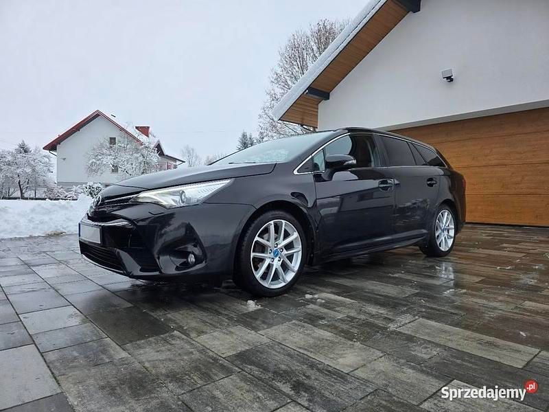 Czarny Używany 2016 Toyota Avensis Kombi | 60 500 zł (Drogi) - Obraz 1/4