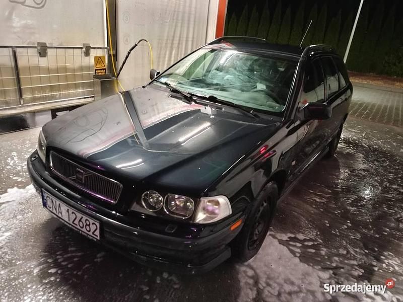 Używany Volvo V40 1998 Czarny Kombi