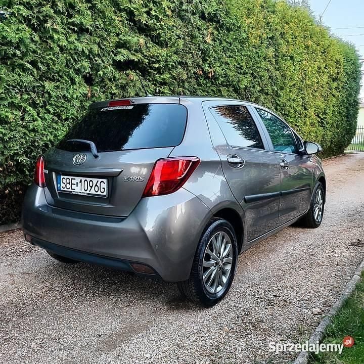 Brązowy Używany 2016 Toyota Yaris Comfort Hatchback | 41 000 zł (Uczciwa cena) - Obraz 1/4