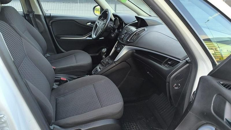 Używany Opel Zafira 136 KM (100 kW) 2016 Biały Minivan